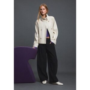 Stradivarius Trenchcoat mit Stehkragen in Kunstleder  Ecru M